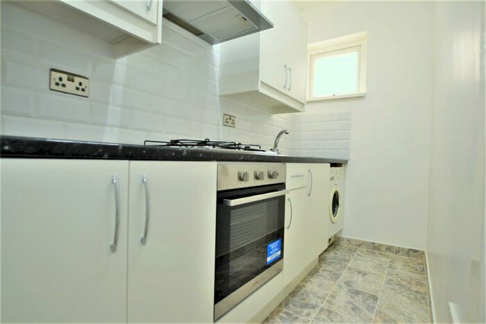 Studio To Rent In London Road, Isleworth, TW7