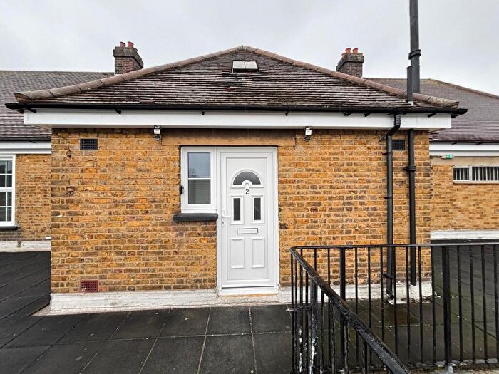 3 Bedroom Maisonette To Rent In Westhorne Avenue, Eltham, SE9