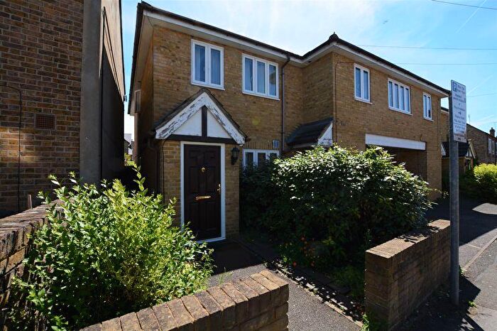 2 Bedroom Flat To Rent In Park Street, Slough, SL1
