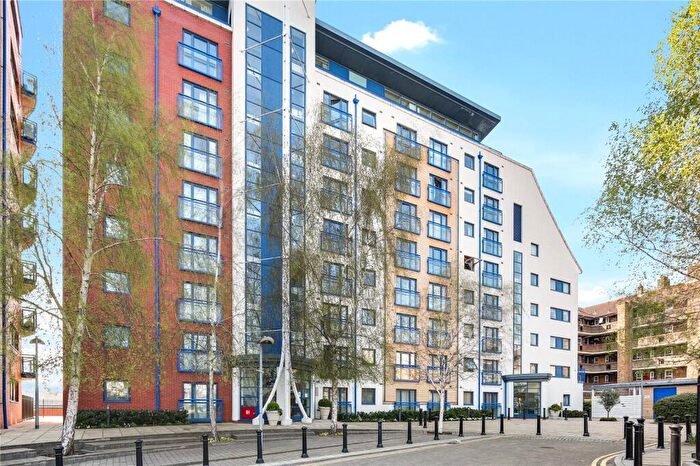 2 Bedroom Maisonette To Rent In Nova Building, Newton Place, London, E14