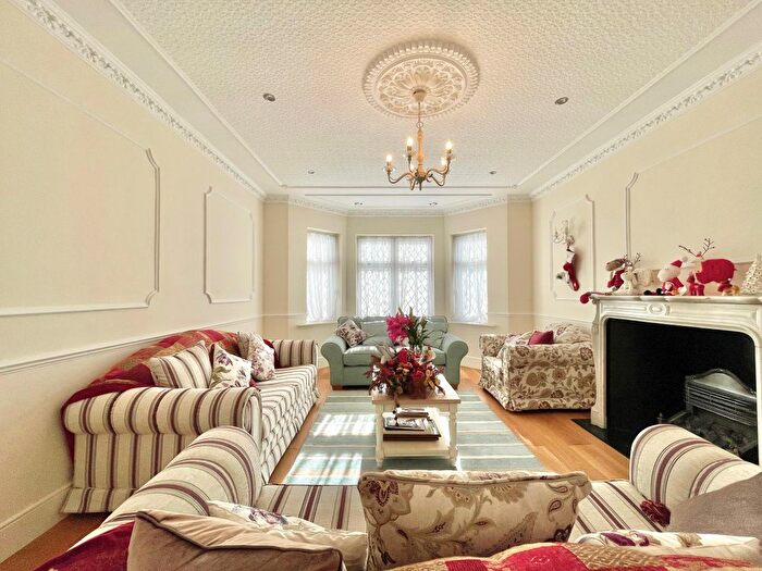 5 Bedroom Detached House To Rent In To Rent - Millway, London, NW7