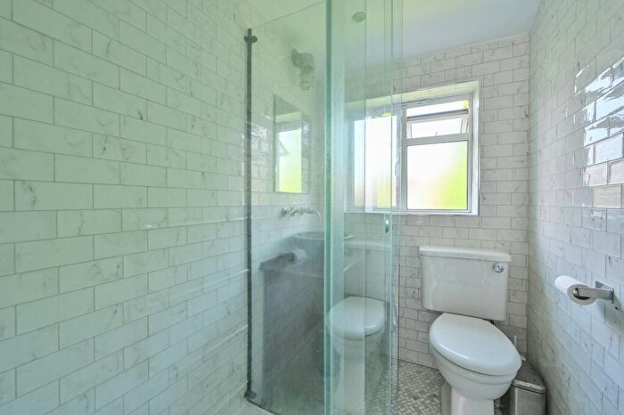 1 Bedroom Flat To Rent In Hermit Street, Finsbury, London, EC1V