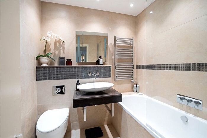1 Bedroom Flat For Sale In Eardley Crescent, Earl's Court, SW5