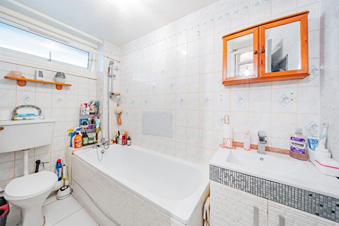 1 Bedroom Flat For Sale In Paulet Road, London, SE5