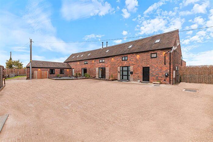 3 Bedroom Barn Conversion To Rent In Somerfield Barns, Tamworth Road, Cliff, Tamworth, B78