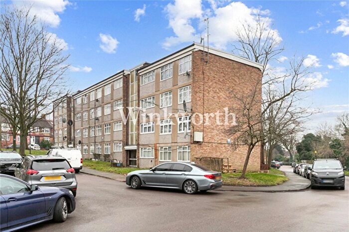 2 Bedroom Flat For Sale In Beale Close, London, N13