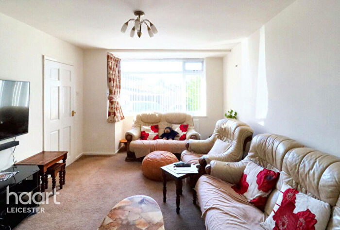 4 Bedroom Semi-Detached House For Sale In Shrewsbury Avenue, Leicester, LE2