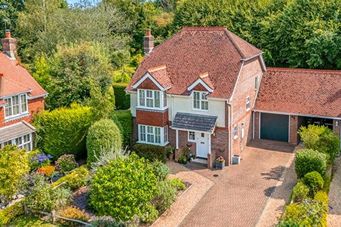 4 Bedroom Link Detached House For Sale In Tile Barn Close, Isfield, TN22