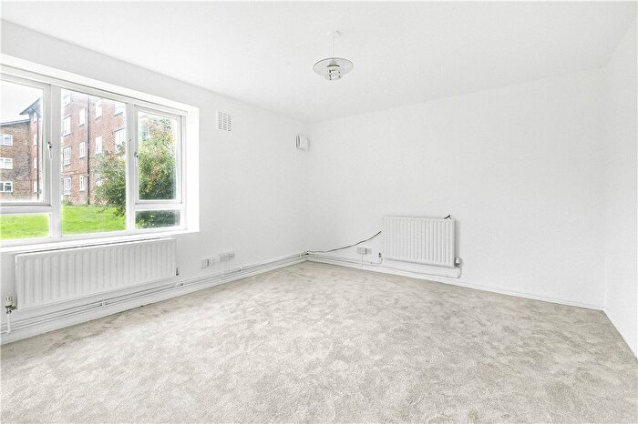 2 Bedroom Flat To Rent In Leigham Court Road, London, SW16
