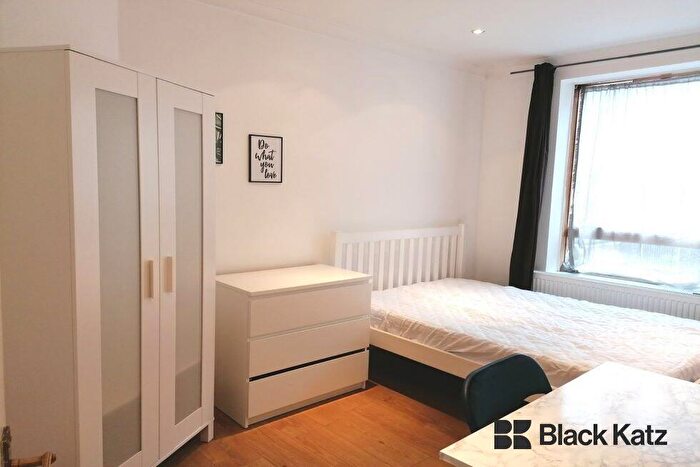 3 Bedroom Apartment To Rent In Morecombe Street, Elephant And Castle, SE17