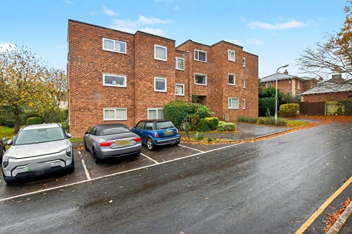 2 Bedroom Flat For Sale In Broadlands Rise, Taunton, Somerset, TA1