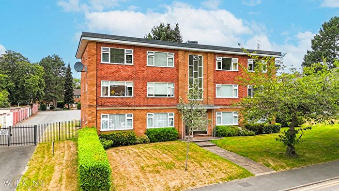 2 Bedroom Flat For Sale In Garrard Gardens, Sutton Coldfield, West Midlands, B73