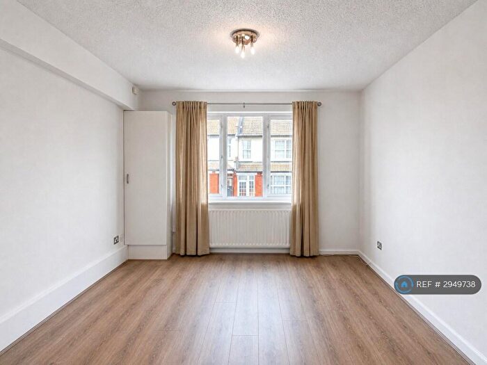 1 Bedroom Flat To Rent In Spicer Court, Enfield, EN1