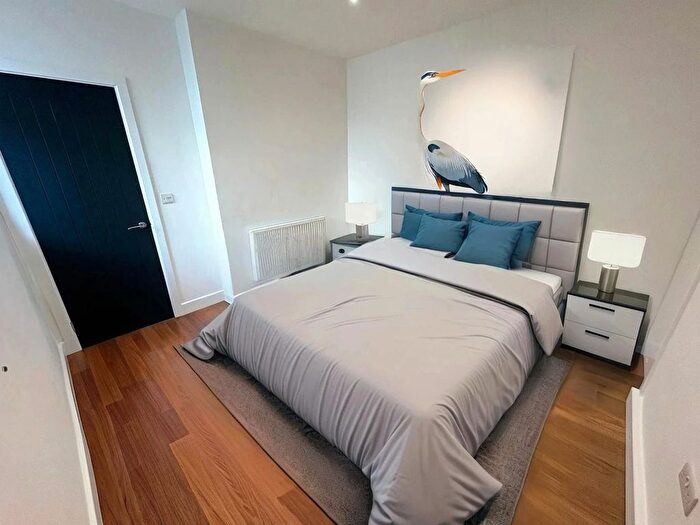 2 Bedroom Flat To Rent In Neath Road, Swansea, SA1