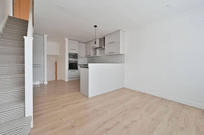 2 Bedroom Maisonette To Rent In Puller Road, Hemel Hempstead, HP1