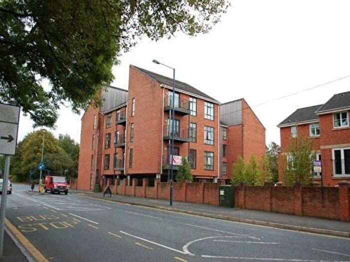 2 Bedroom Flat To Rent In Mossley Road, Ashton-Under-Lyne, OL6