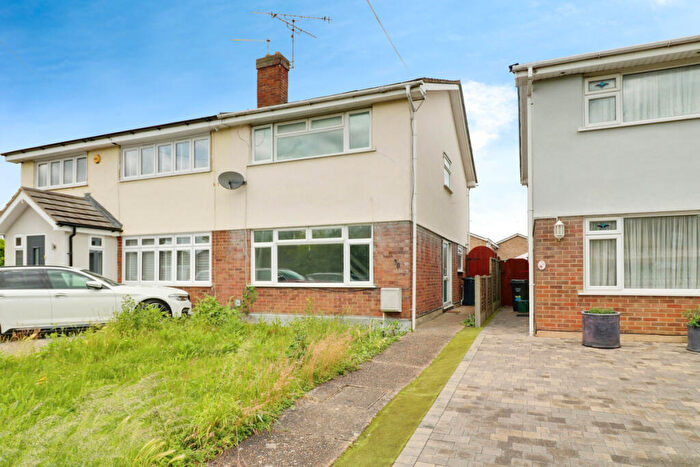 3 Bedroom Semi-Detached House To Rent In Chaucer Walk, Wickford, SS12