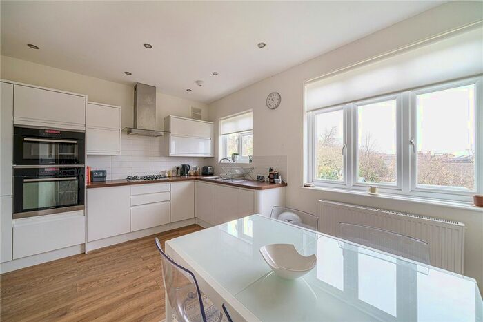 2 Bedroom Maisonette To Rent In Underhill Road, East Dulwich, London SE22