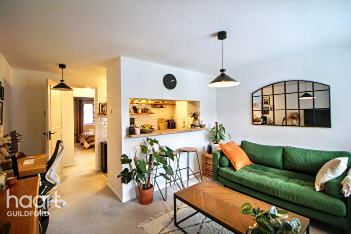 1 Bedroom Maisonette For Sale In Dairymans Walk, Guildford, GU4