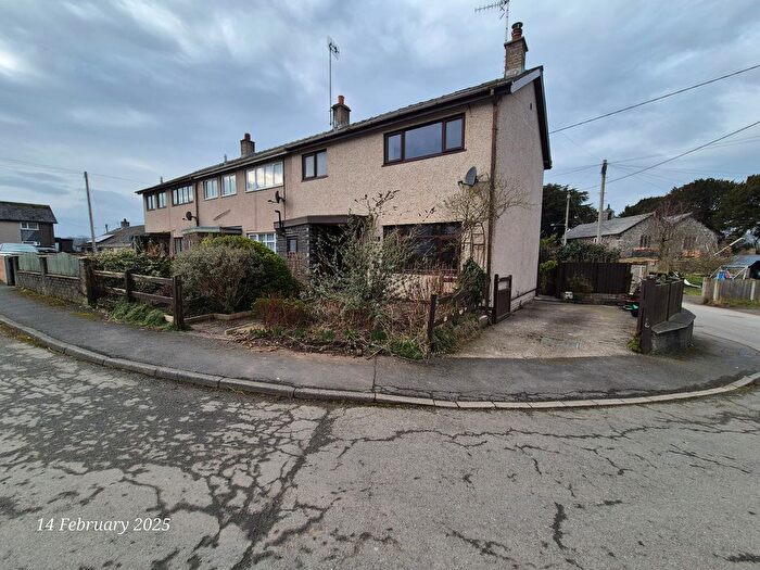 3 Bedroom Semi-Detached House To Rent In Maes Gwyn, Llanddoged, LL26