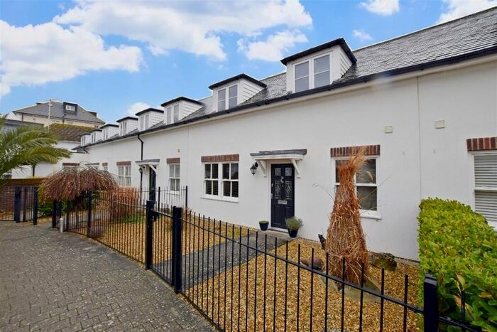 2 Bedroom Flat To Rent In Royal Norfolk Mews, Bognor Regis, West Sussex, PO21