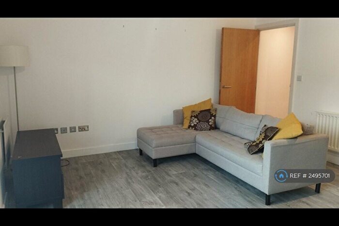 2 Bedroom Flat To Rent In Grove Crescent Road, Stratford, E15
