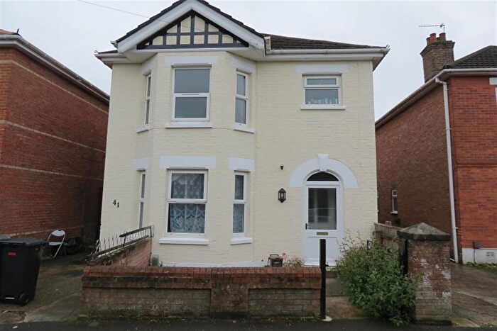 5 Bedroom House To Rent In Bedroom Detached House In Wallisdown, BH10