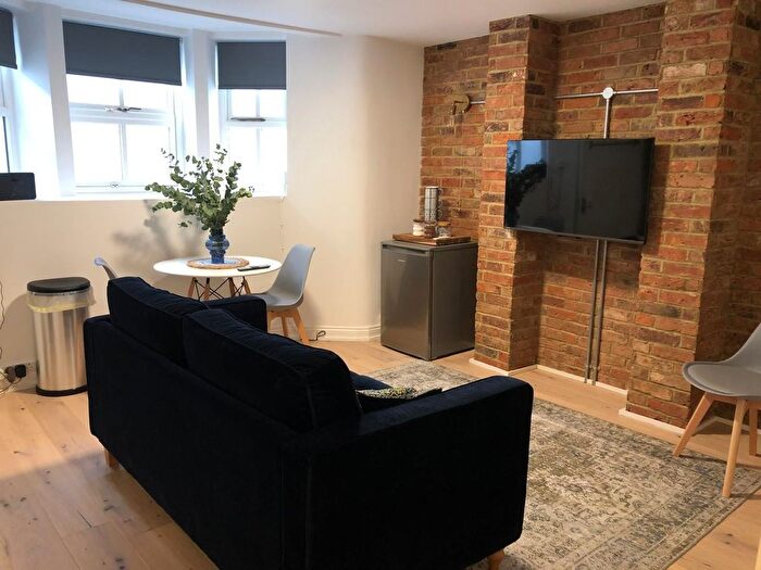 1 Bedroom Flat To Rent In Dumont Road, London, N16