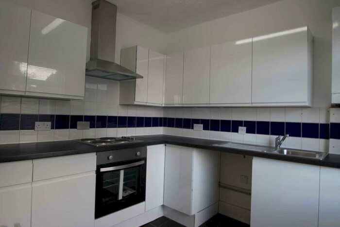 2 Bedroom Flat To Rent In Bed Flat- Beecham Road, Reading, RG30