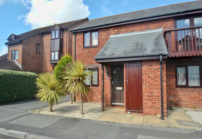 2 Bedroom Flat To Rent In Baiter Park, BH15