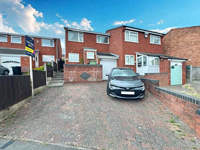3 Bedroom Semi-Detached House For Sale In Lincoln Avenue, Nuneaton, CV10