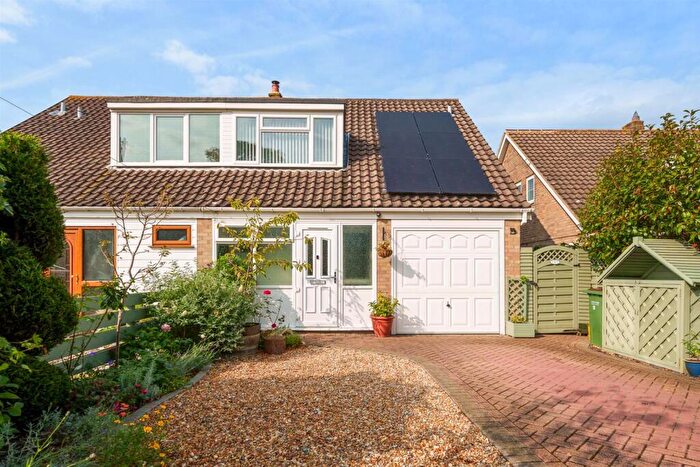 3 Bedroom Semi-Detached House For Sale In Oaklands Way, Titchfield Common, PO14