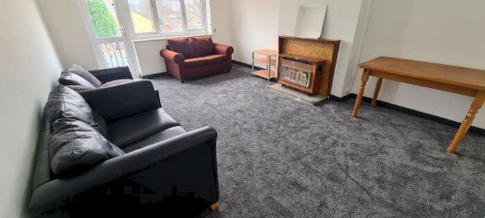 3 Bedroom Flat To Rent In Horspath Road, OX4
