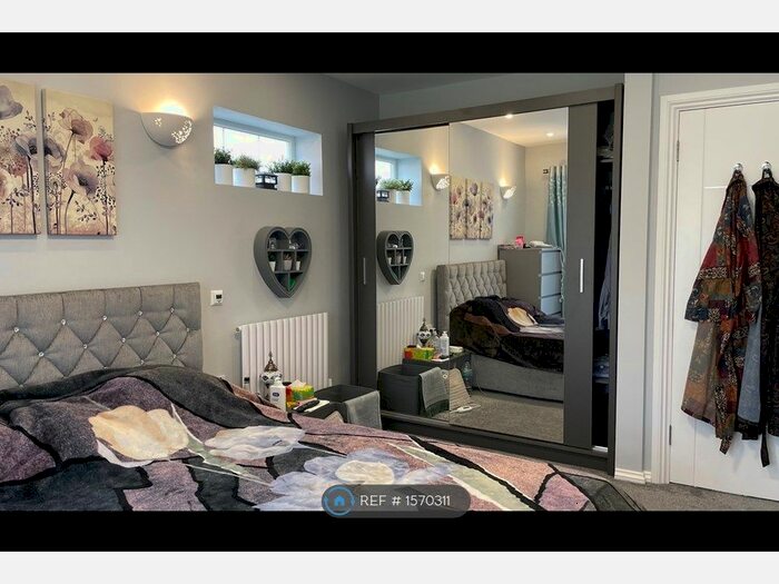 Studio To Rent In Wrexham Road, Romford, RM3