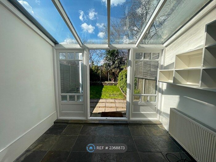 2 Bedroom Flat To Rent In Weston Road, London, W4