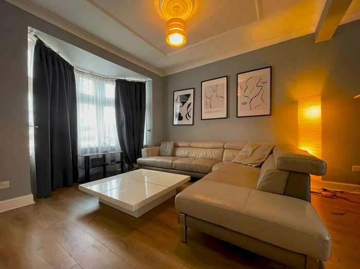 3 Bedroom Terraced House To Rent In New Barn Street, London, E13