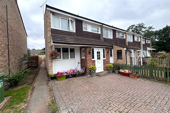 3 Bedroom End Of Terrace House For Sale In Marston Drive, Farnborough, Hampshire, GU14
