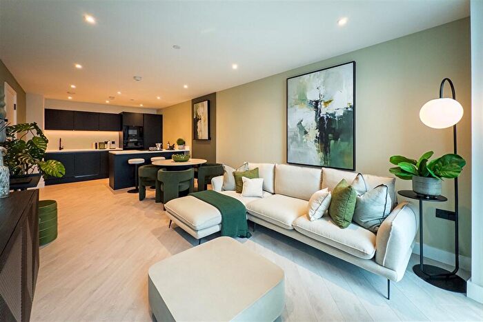 2 Bedroom Apartment To Rent In Vista River Tower, Trinity Way, M5