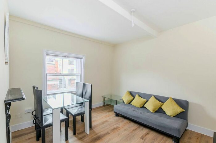 2 Bedroom Flat To Rent In Gilbert Street, Westminster, London, W1K