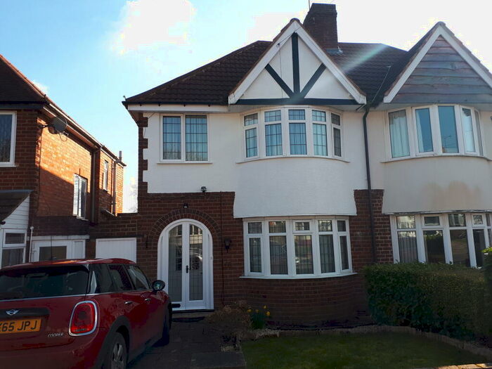 3 Bedroom Semi-Detached House To Rent In Acheson Road, Hall Green, B28