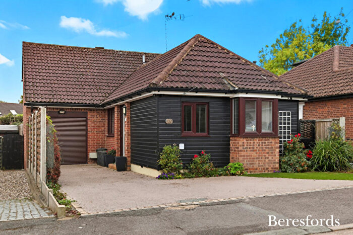 3 Bedroom Bungalow For Sale In Whitby Avenue, Ingrave, CM13