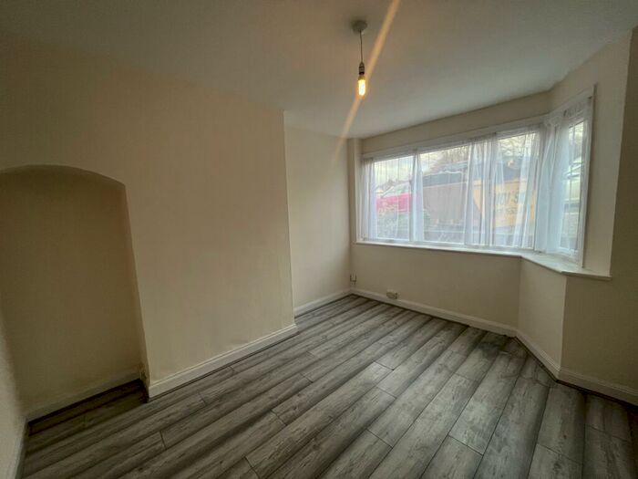 4 Bedroom House To Rent In Wolverhampton Road, Oldbury, B68