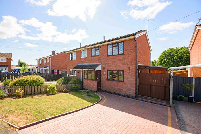 3 Bedroom Semi-Detached House For Sale In Chelmsford Drive In Grantham, NG31