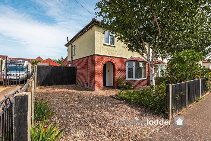 3 Bedroom Semi-Detached House For Sale In Overbury Road, Hellesdon, NR6