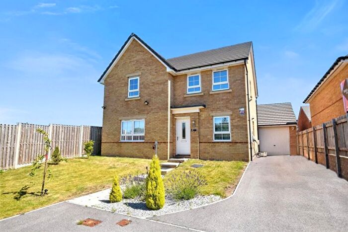 4 Bedroom Detached House For Sale In Bradfield Avenue, Leeds, LS27