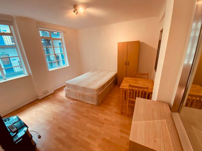 Studio To Rent In Hatherley Grove, London, W2