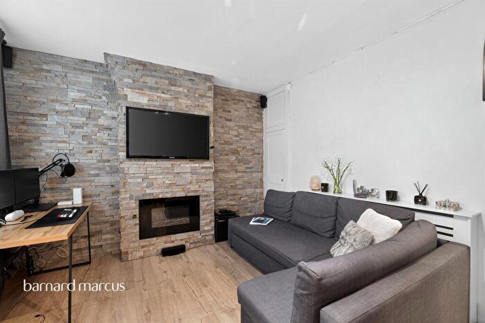 2 Bedroom Flat For Sale In Vauxhall Street, London, SE11