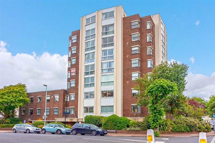 2 Bedroom Flat For Sale In Shelley Road, Worthing Central, Worthing, BN11