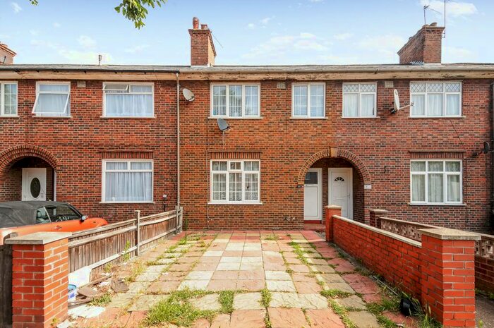 3 Bedroom Property To Rent In Southcroft Road, Tooting, London, SW17