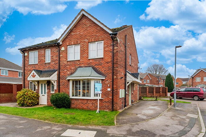 3 Bedroom Semi Detached House For Sale In Punton Walk, Snaith, DN14